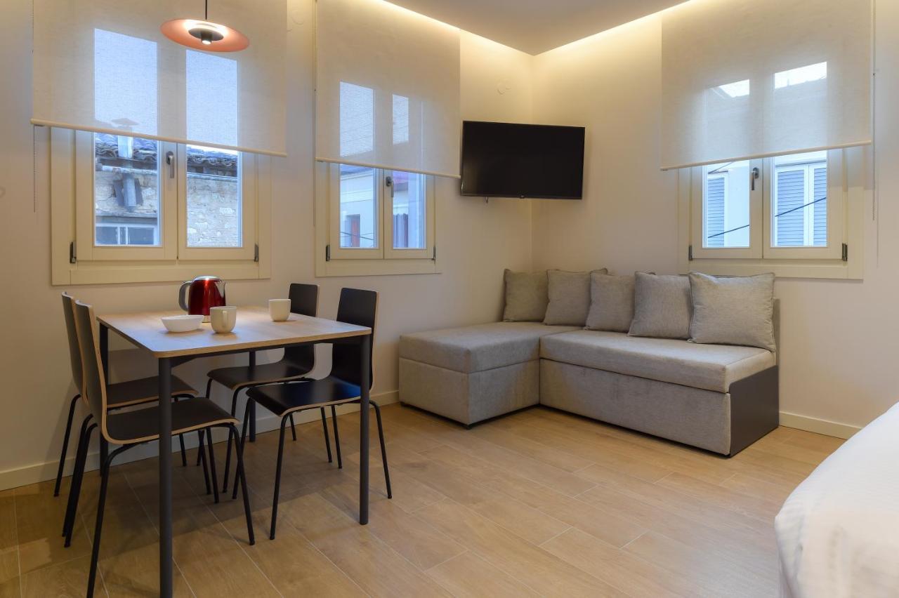 Zalo Urban Living Spaces อิโออันนินา ภายนอก รูปภาพ