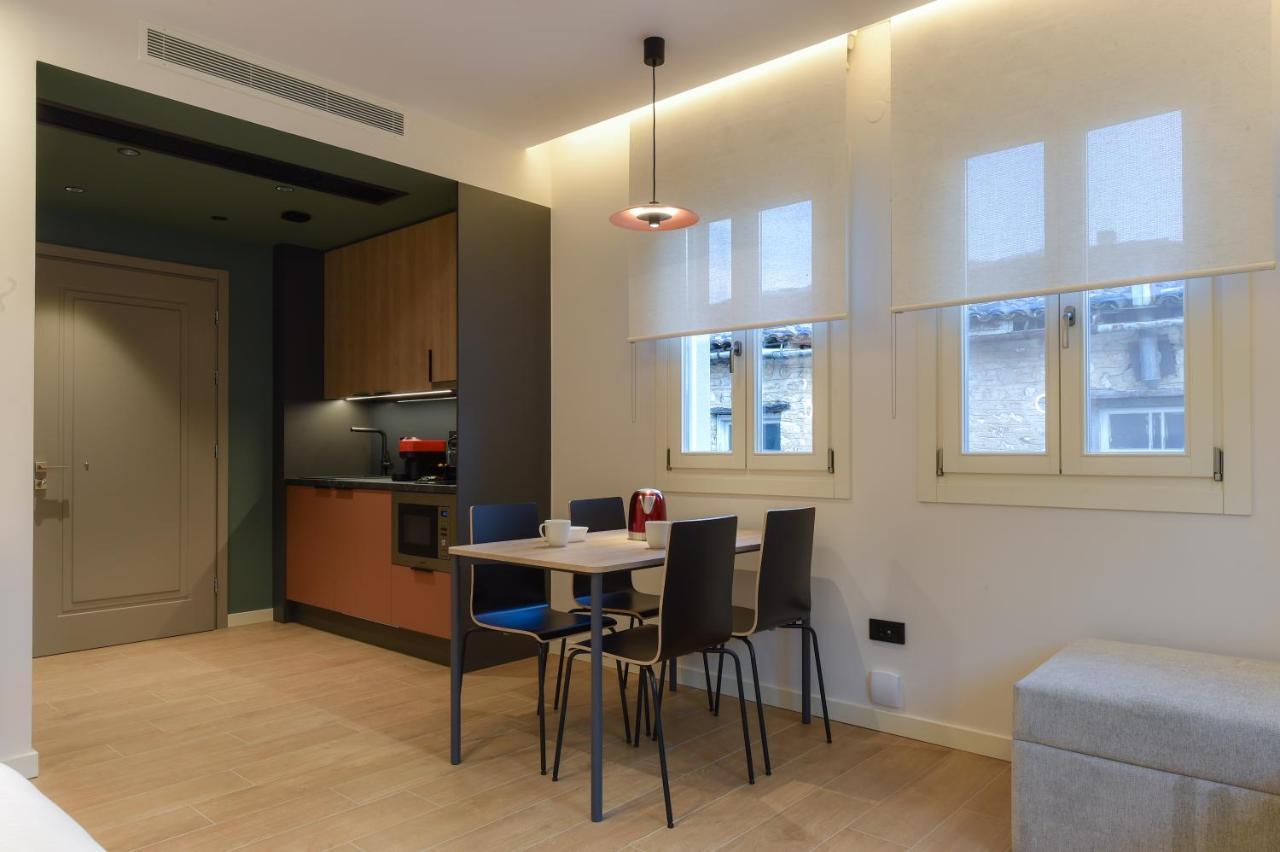 Zalo Urban Living Spaces อิโออันนินา ภายนอก รูปภาพ