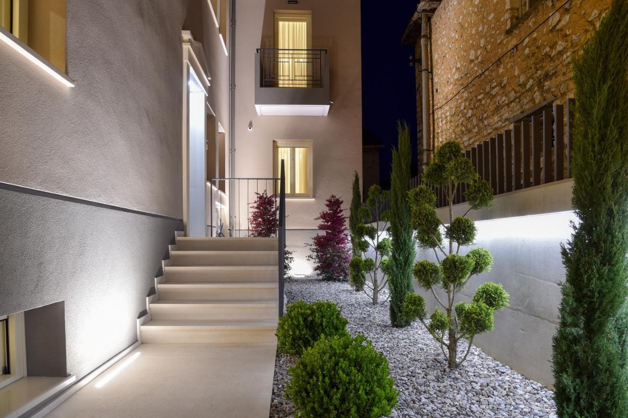 Zalo Urban Living Spaces อิโออันนินา ภายนอก รูปภาพ