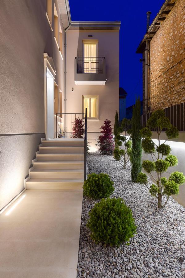 Zalo Urban Living Spaces อิโออันนินา ภายนอก รูปภาพ